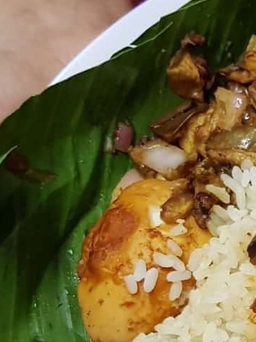 Ngạc nhiên với cách chế biến vụn bánh mỳ, cơm nướng lá chuối của Sri Lanka
