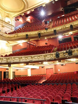 Các nhà hát lộng lẫy có kiến trúc từ cổ điển tới hiện đại tại Pháp