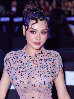 Hoa hậu Di Khả Hân mặc gợi cảm, khoe dáng trên thảm đỏ