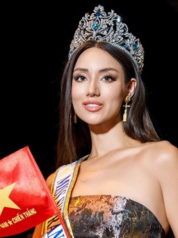 Trương Ngọc Ánh tiễn Lydie Vũ sang Ba Lan 'chinh chiến' Miss Supranational 2024