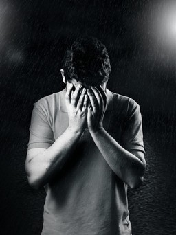 Trầm cảm ở nam giới: Hụt hẫng vì mất mát, gồng mình chịu stress