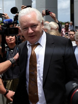 Nhà sáng lập WikiLeaks Julian Assange chính thức tự do sau 12 năm