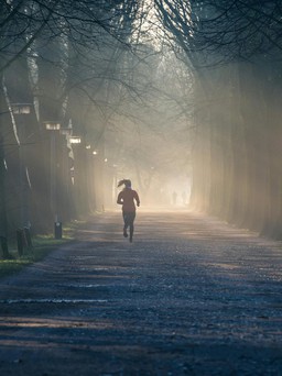 Tại sao có cảm giác khó chịu ở phổi khi chạy bộ?