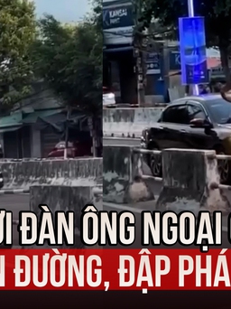 Người đàn ông ngoại quốc chặn đường, đập phá xe ô tô ở Nha Trang