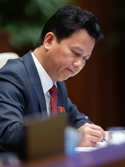 Bộ trưởng Đặng Quốc Khánh lần đầu tiên đăng đàn trả lời chất vấn