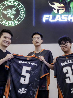 Razer ký kết hợp tác với đội tuyển Team Flash