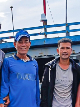 Tàu cá chìm tại vùng biển Hoàng Sa, 4 ngư dân Quảng Ngãi được cứu vớt