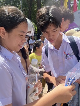 Đề thi lớp 10 tỉnh Khánh Hòa: Giáo viên và học sinh nhận xét gì?