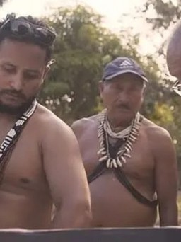 Bộ lạc Amazon cuối cùng kết nối Internet để rồi bị cuốn vào phim khiêu dâm