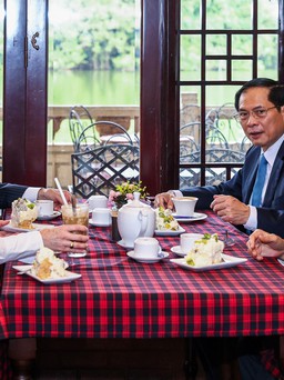 Phó thủ tướng, Ngoại trưởng New Zealand thăm đền Ngọc Sơn, thưởng thức món kem đặc biệt