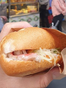 Bánh mì Hà Nội ‘đốn gục’ trái tim du khách quốc tế