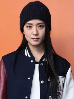 Jisoo lên đồ phong cách, netizen nhắc tên Thùy Tiên
