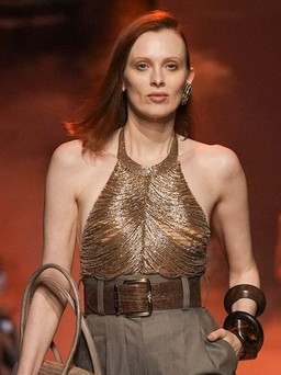 Những bộ cánh lấp lánh cho các nàng ưa bóng bẩy, yêu tiệc tùng