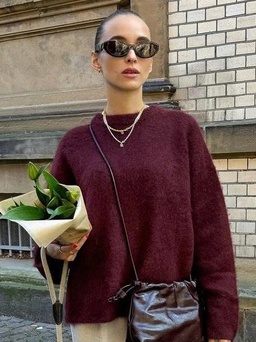 Thu đông 2025, sắc tím đỏ burgundy trở thành tông màu chủ đạo