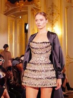 Váy dạ hội Việt tỏa sáng tại Paris