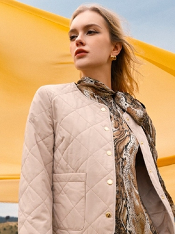 Cách phối áo phao, áo khoác cùng váy điệu đà nhưng vẫn ấm áp ngày lạnh