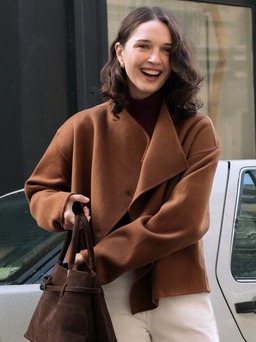 Trench coat ngắn, chiếc áo khoác sang trọng và linh hoạt nhất mùa này