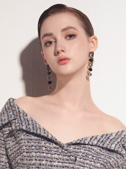 Phong cách thanh lịch Pháp thể hiện qua từng bộ trang phục dạ tweed