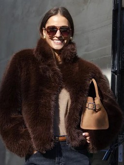 Sức hút của những chiếc quần dài gợi cảm trong mùa này