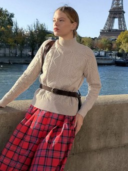 Dấu ấn vintage tinh khôi từ chân váy họa tiết ca rô cổ điển