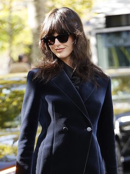 Chân váy nhung đẹp từ công sở đến tiệc tối