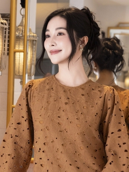Trang phục đục lỗ nhỏ tạo vẻ ngoài độc đáo, khác biệt cho nàng