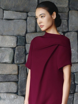 Sự trở lại của bộ ba quần ống rộng, váy dài và giày cao gót