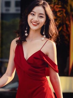 Thắp lửa thần thái, tự tin tuyệt đối với váy xẻ tà