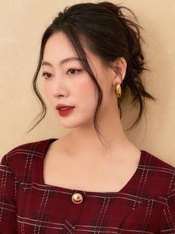 Lên đồ đón Giáng sinh ‘chuẩn không cần chỉnh’ với sắc đỏ