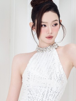 Vẻ đẹp thăng hoa trong những chiếc váy tiệc tinh xảo