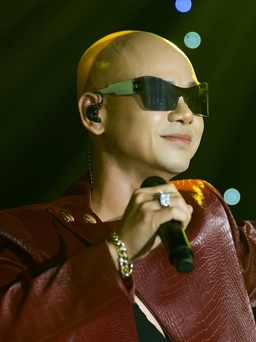 Nam ca sĩ sở hữu ca khúc 300 triệu view, hôn nhân viên mãn ở tuổi 50