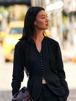 Biến những chiếc quần dài mùa này thành món đồ thanh lịch, hiện đại