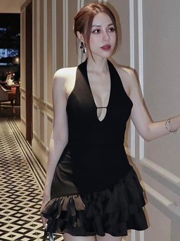 Nâng tầm sự quyến rũ với trang phục cổ chữ V