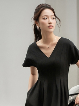Trang phục đơn sắc, vẻ đẹp tinh giản nhưng ấn tượng khó quên