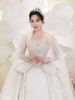 Váy cưới đính 10.000 viên pha lê, giá hơn nửa tỉ đồng của Hồ Quỳnh Hương