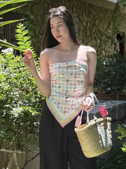 Nhẹ nhàng mà cuốn hút, túi cói chiếm sóng thời trang hè 2025