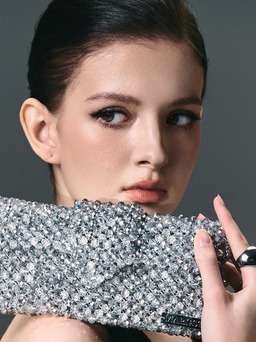 Phối đồ tiệc, công sở với túi pha lê thủ công cân mọi vẻ sang chảnh