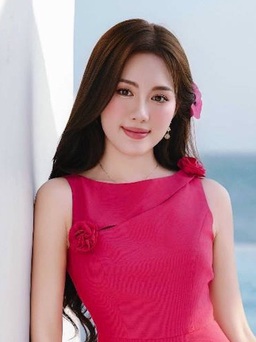 Đầm cổ thuyền, nét đẹp thanh lịch cho cô nàng hiện đại