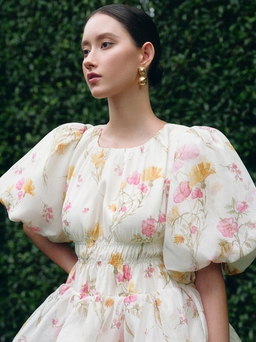 Váy hoa, họa tiết hoa cỏ lên ngôi lúc giao mùa