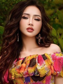 Mặc trang phục họa tiết thế nào để đẹp sang mà không bị 'sến'?