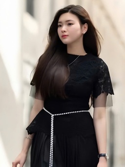 Vẻ đẹp kiêu sa của váy đính ngọc trai