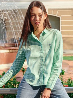 Diện mạo tươi trẻ, nổi bật cùng quần jeans và sơ mi họa tiết Gingham
