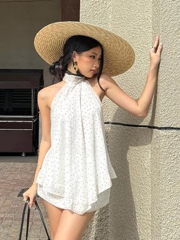 Chạm đến vẻ kiêu kỳ cùng mũ rộng vành tinh tế