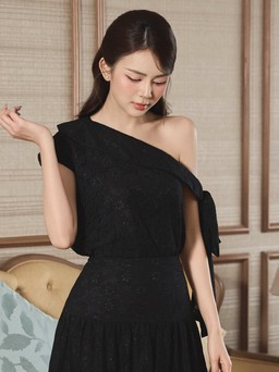 Diện trang phục đồng bộ sao cho ấn tượng mà không bị 'một màu'?