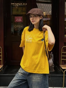 Biến hóa muôn vàn phong cách với giày sneaker vàng