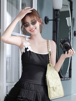 Tôn dáng yêu kiều với áo hai dây phối chân váy ngày giao mùa