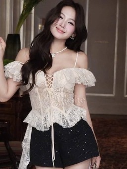 Bí quyết diện áo ren trễ vai đẹp chuẩn nàng thơ