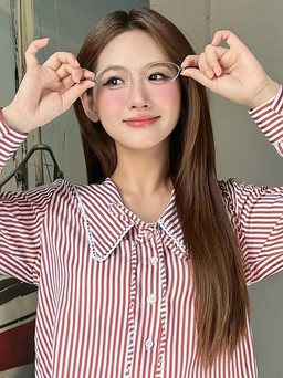 Phối đồ đa năng cùng chân váy xếp ly