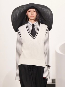 Gam đen, trắng 'thắp lửa' các sàn diễn thời trang 2026