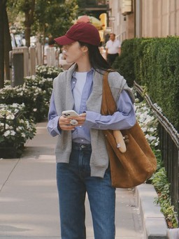 Kiểu áo khoác đẹp nhất khi mặc cùng quần jeans xanh